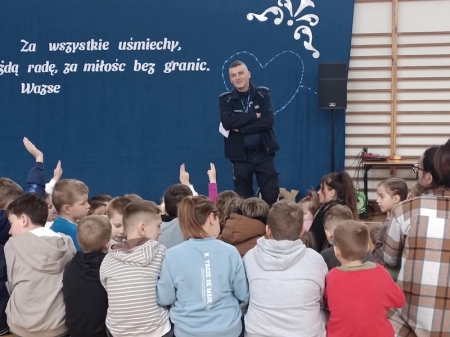Spotkanie z policjantem - pogadanka o bezpiecznych feriach zimowych